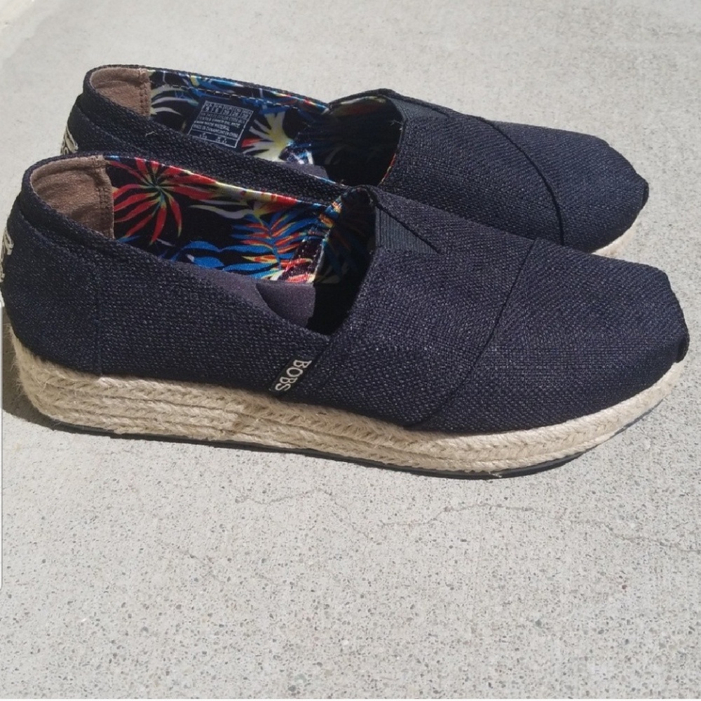 Shoes - Picture 2 of 8